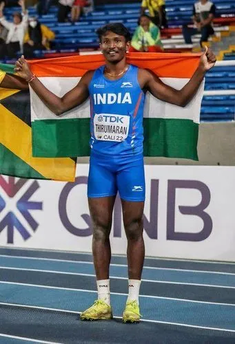 Commonweath Games 2026 me triple jump me medal jeetne ke baad Selva Prabhu Thirumaran aur Praveen Chithravel