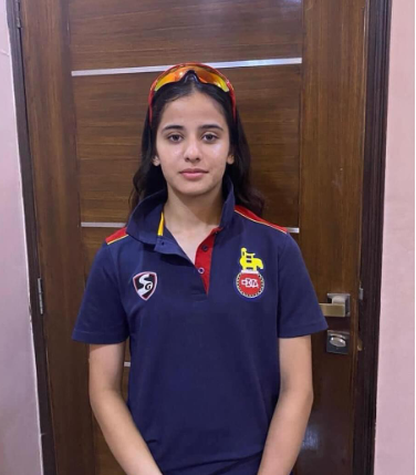 Cricketer Medhavi Bidhuri at home with family personal life picture